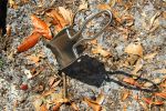 U-DIG-IT FOLDING SHOVEL